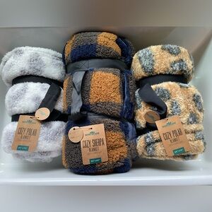 NWT NORTHEAST OUTFITTERS BUNDLE Polar Sherpa Blankets Bundle of 3, Portable